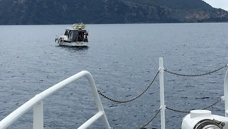 Fethiye'de sürüklenen tekneyi kıyı emniyeti kurtardı