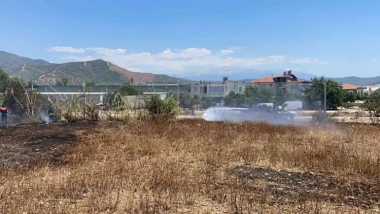Fethiye'de tarım arazisinde çıkan yangın büyümeden söndürüldü