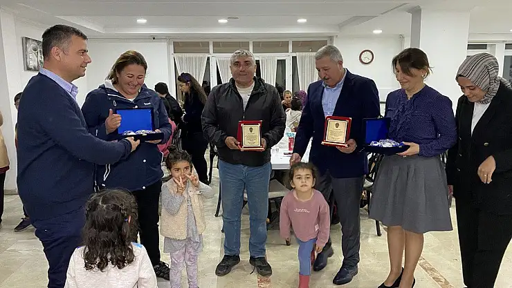 Fethiye esnaflarından depremzedelere iftar yemeği