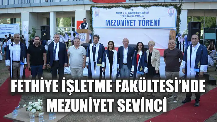 Fethiye İşletme Fakültesi'nde Mezuniyet Sevinci