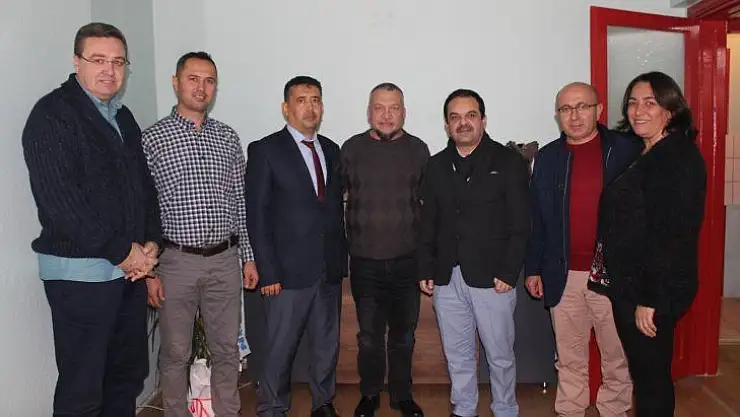 Gazete Şah'a Ziyaretler Devam Ediyor