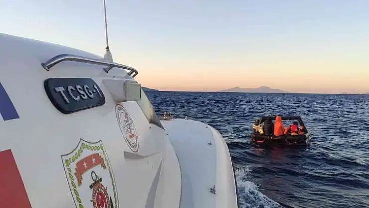 Göçmenleri denizin ortasına bıraktılar