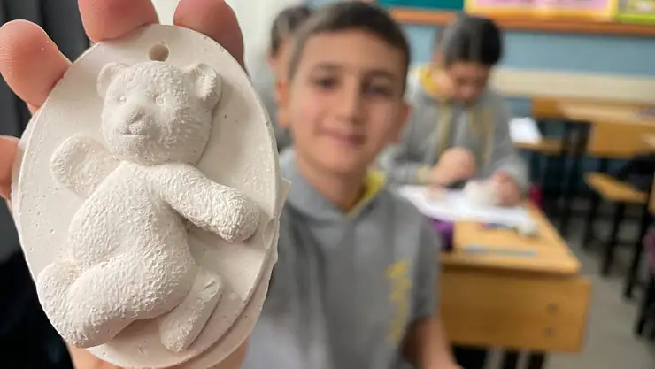 Gönüllü Gençler Çocukları Sanatla Buluşturdu