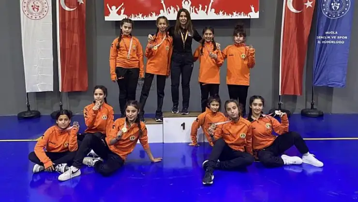 Güreşçi Kızlardan Büyük Başarı
