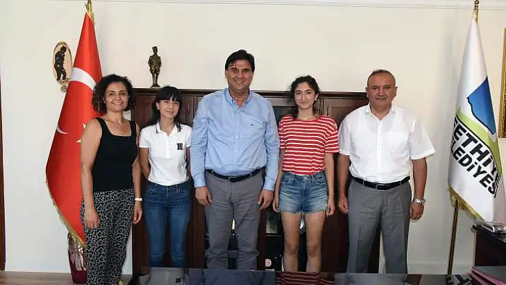 Belediye Fen Lisesi Proje ekibi, Başkan Karaca'yı ziyaret etti