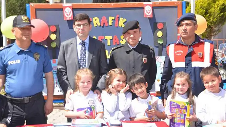 MİNİK ÖĞRENCİLERE TRAFİK KURALLARI ANLATILDI