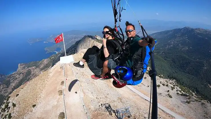 BABADAĞ'IN ZİRVESİNE DEV BAYRAK DİKİLDİ
