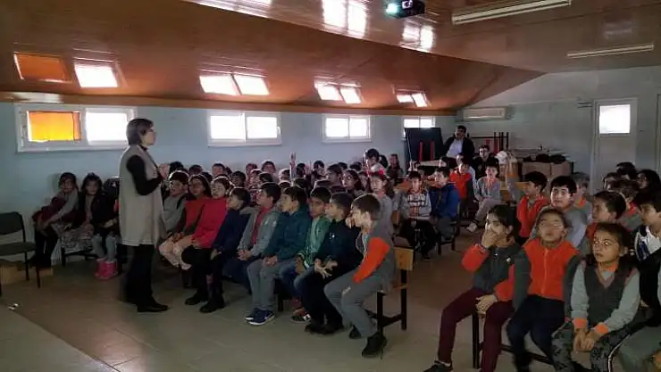 Sıfır Atık Projesinin Gönüllü Neferleri Okullarda Eğitim Veriyor