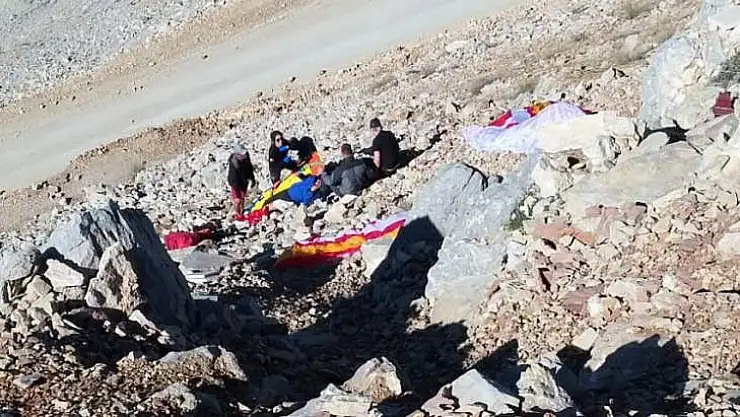 HOLLANDALI PARAŞÜTÇÜYÜ AKUT KURTARDI