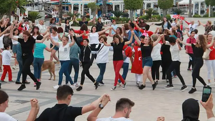 FETHİYE'DE YÜZLERCE KİŞİ ATABARI OYNADI