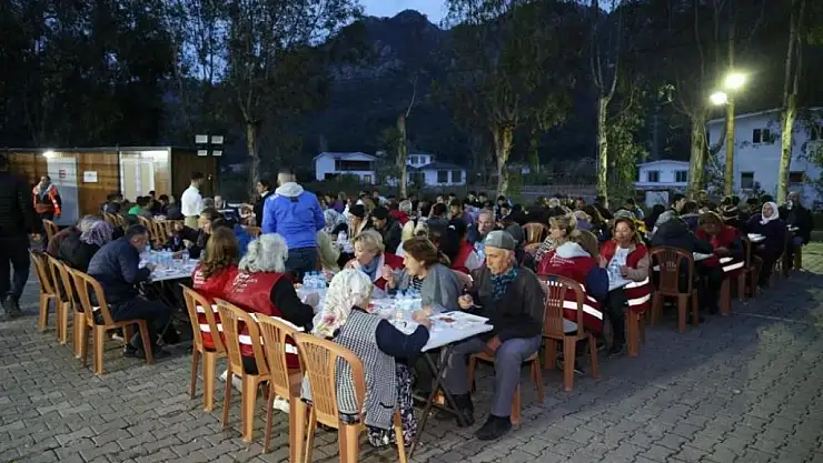 İftar sofraları vatandaşları buluşturuyor