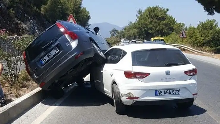 İlginç kaza maddi hasarla atlatıldı