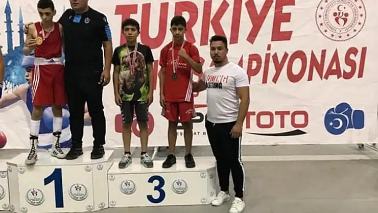 İlman'dan genç sporcuya ödül