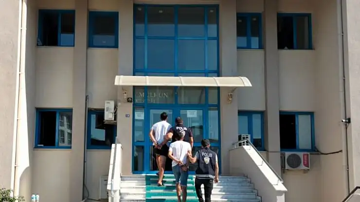 İNŞAAT MALZEMESİ ÇALARKEN YAKALANAN ZANLILAR ADLİYEYE SEVK EDİLDİ