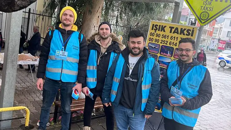 İYİ PARTİ GENÇLİK KOLLARI'NDAN PAZAR ESNAFINA ZİYARET