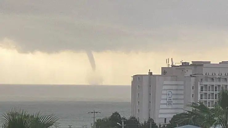 İzmir açıklarında hortum görüldü