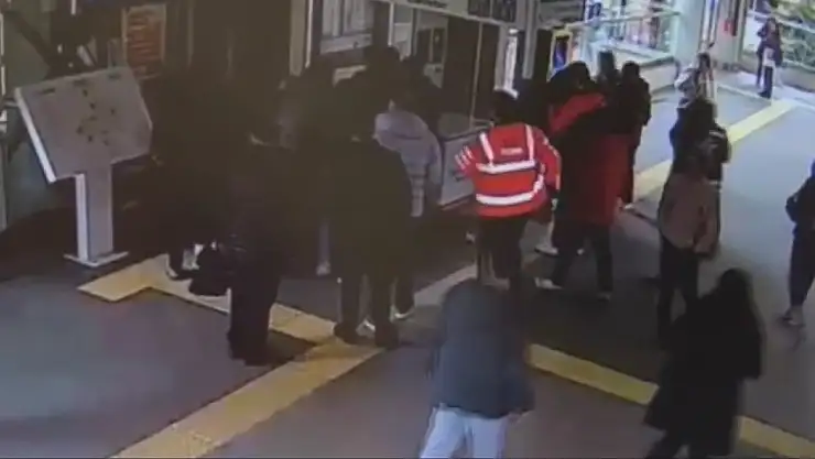 Kadın güvenliğe bıçakla saldırı, yüzüne 40 dikiş atıldı