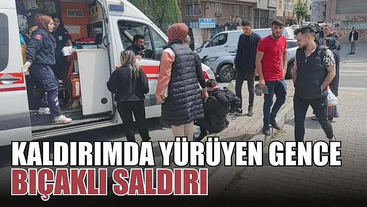 Kaldırımda yürüyen gence bıçaklı saldırı