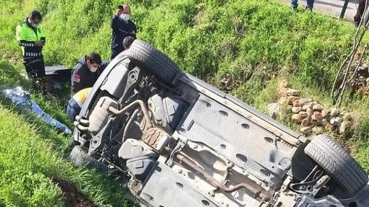 Kanala uçan otomobilden sağ kurtuldular