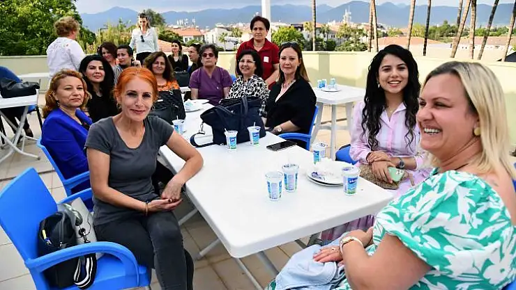 Karaca ailesi, 'kadın personellerle' bir araya geldi