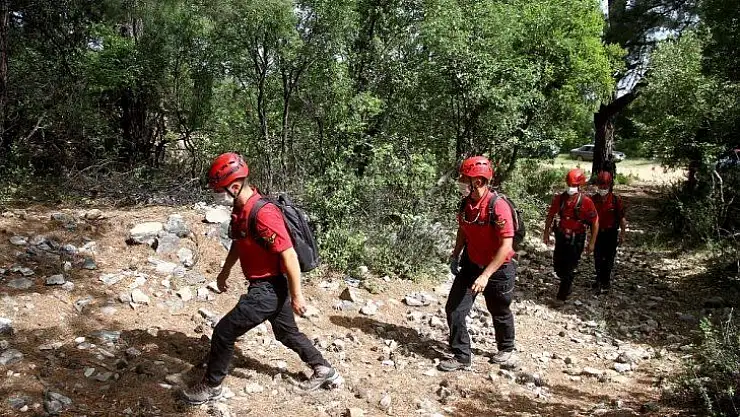 Kayıp dağcıyı arama çalışmaları sürüyor