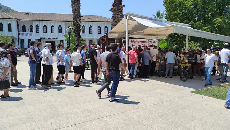 Kaymakam Karaman, Yeni Camide Aşure Dağıttı