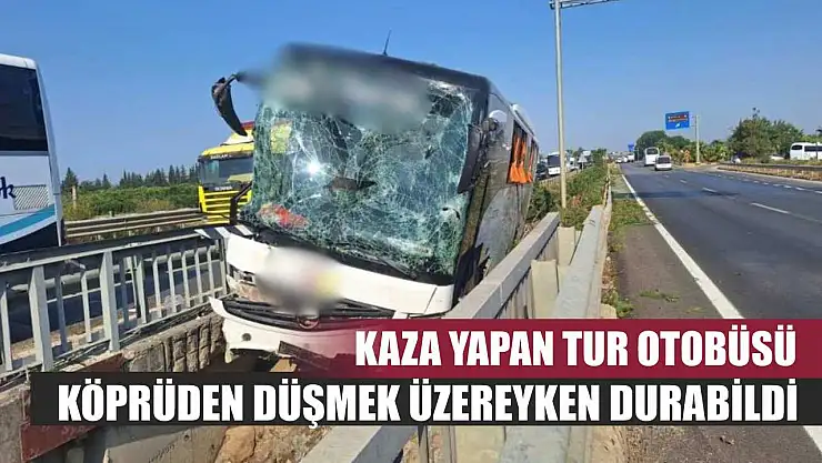 Kaza yapan tur otobüsü, köprüden düşmek üzereyken durabildi