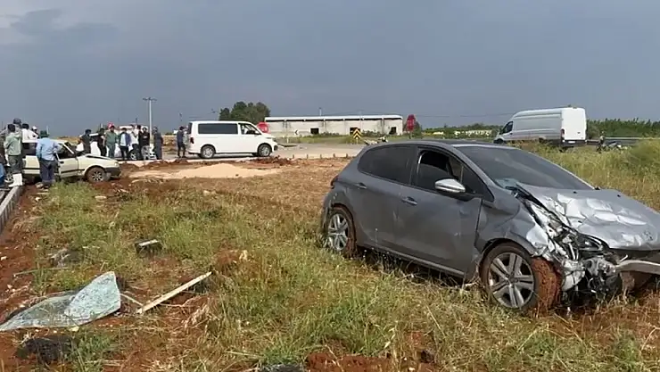 Kaza Yaptığı Aracının Başında Gözyaşı Döktü