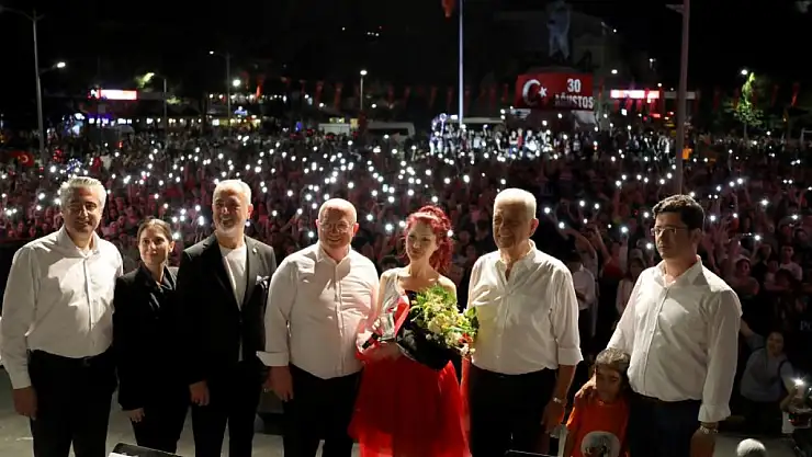 Konser yoğun ilgi gördü