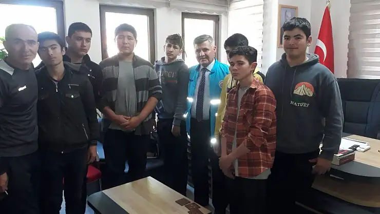 Elli öğrenciye bayram hediyesi dağıtıldı