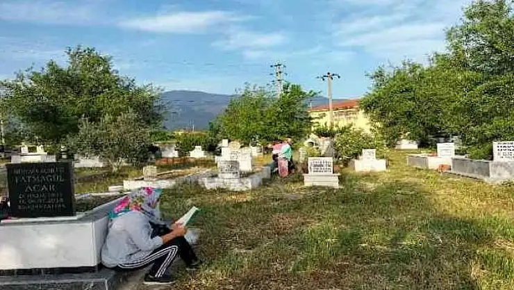 Köyceğiz'de arife gününde mezarlıklar unutulmadı