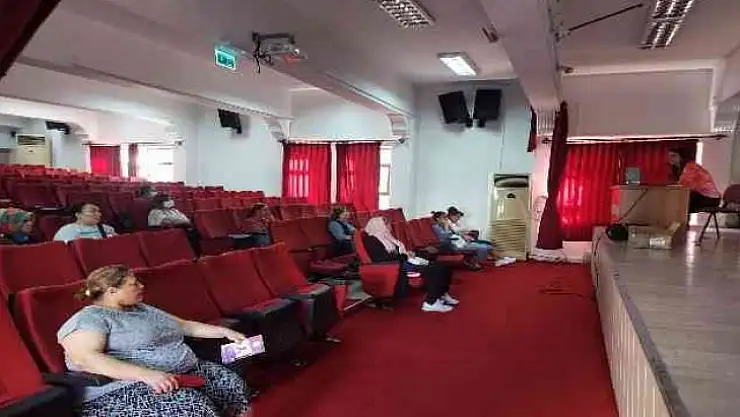 KÖYCEĞİZ'DE HASTA, YAŞLI VE ENGELLİ BAKIMI SEMİNERLERİ SÜRÜYOR