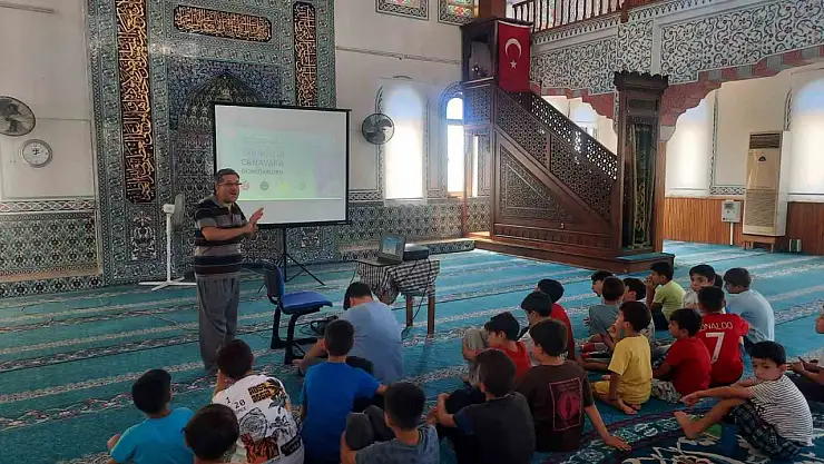 Kur'an kurslarında seminerler de veriliyor