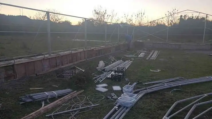 Köyceğiz'de okul bahçesine sera