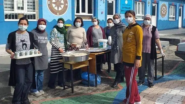 Köyceğiz'de okul yararına pilav günü etkinliği düzenlendi