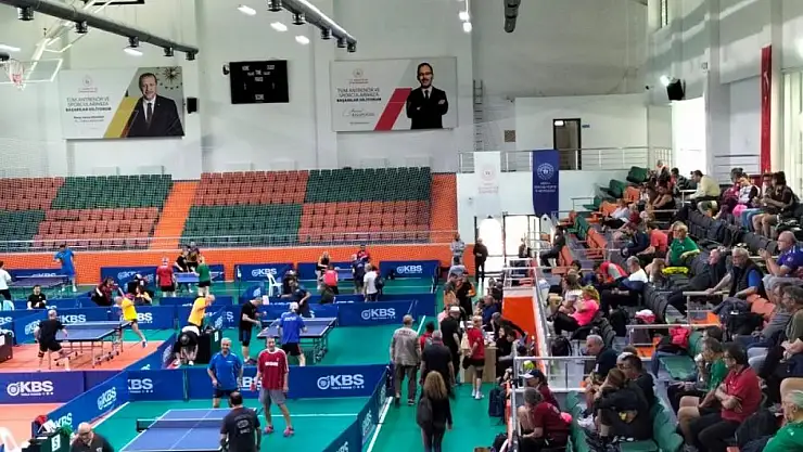 Veteran Masa Tenisi sporcuları hünerlerini sergiledi
