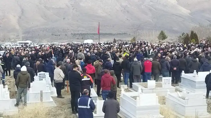 Kuzey Marmara Otoyolu'ndaki kazada hayatını kaybeden şoför son yolculuğuna uğurlandı