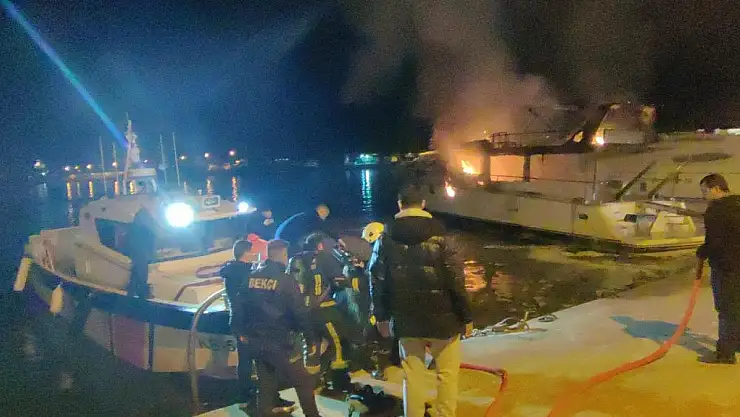 Lüks yat alev alev yandı