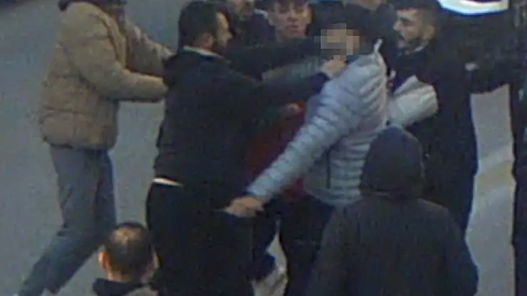 Maç çıkışı yan bakma kavgasında bıçaklanan genç baba, hayata 23 gün tutunabildi