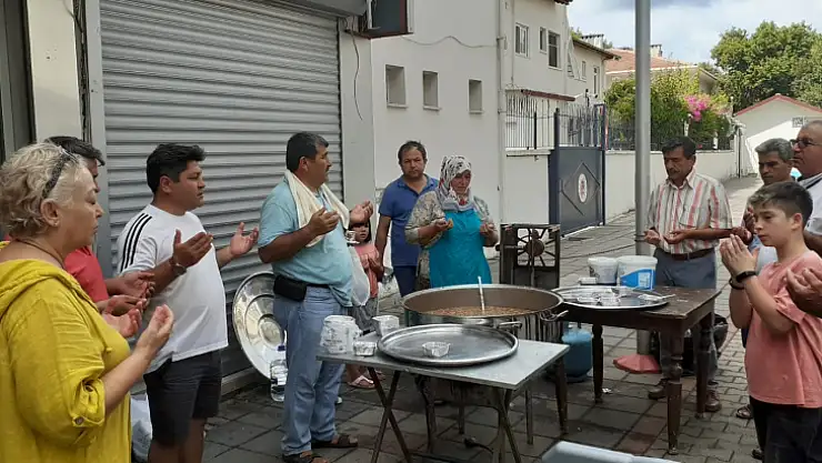 MAHALLE ESNAFINDAN AŞURE İKRAMI