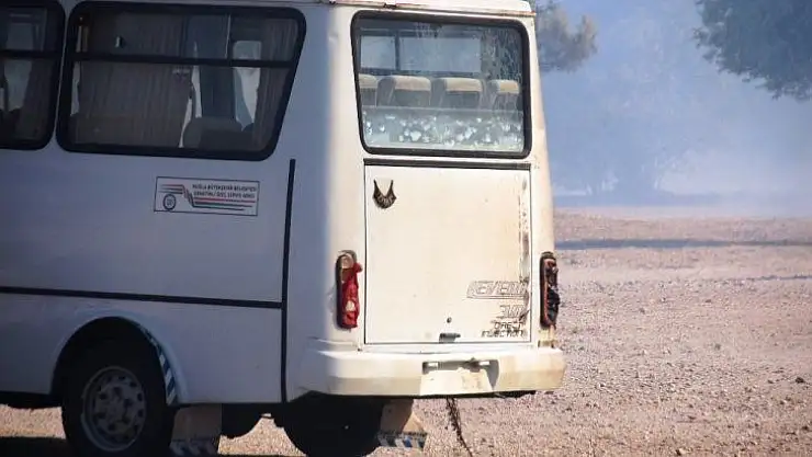 Mahalleli yangını söndürmek için seferber oldu