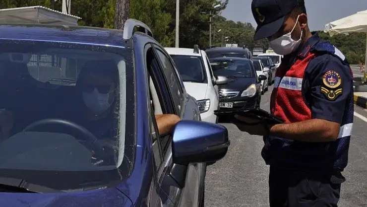 Marmaris'e 24 saatte 21 bin araç giriş yaptı