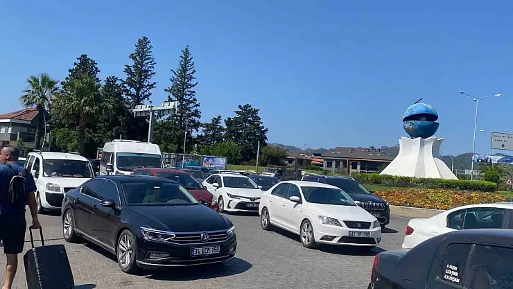 Tatilcilerin dönüş yolculuğu başladı