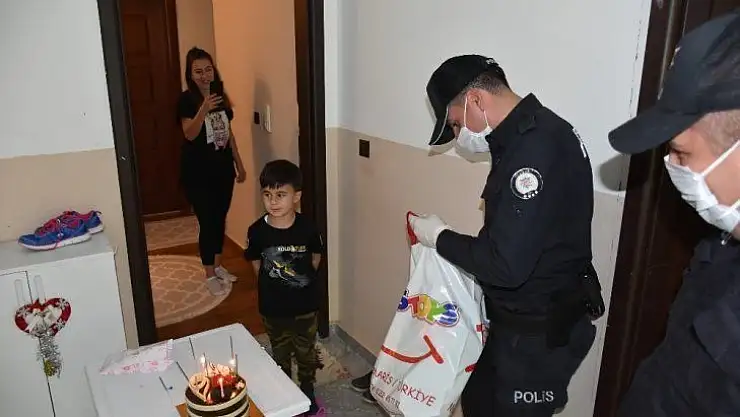 Marmaris polisinden gelecekteki meslektaşları için sürpriz pasta
