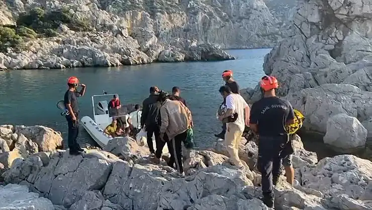 Marmaris'te 15 düzensiz göçmen ve bir göçmen kaçakçısı yakalandı