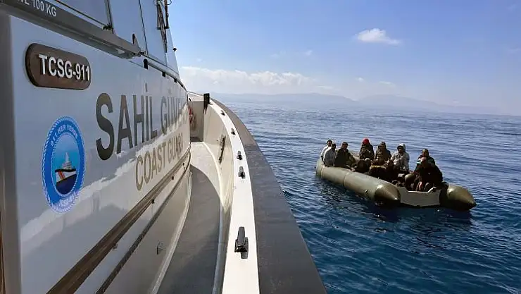 MARMARİS'TE 16 DÜZENSİZ GÖÇMEN KURTARILDI