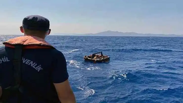 MARMARİS'TE 33 DÜZENSİZ GÖÇMEN KURTARILDI