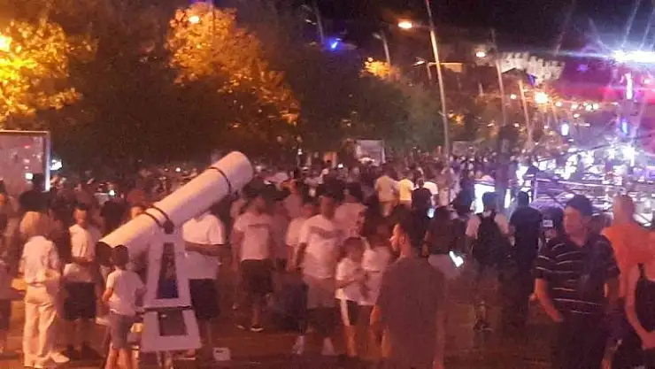 Marmaris'te bayram kalabalığı sokaklara taştı
