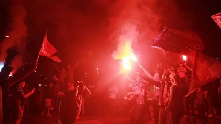 Marmaris'te Trabzonspor şampiyonluğu konvoylar ve meşaleler ile kutlandı