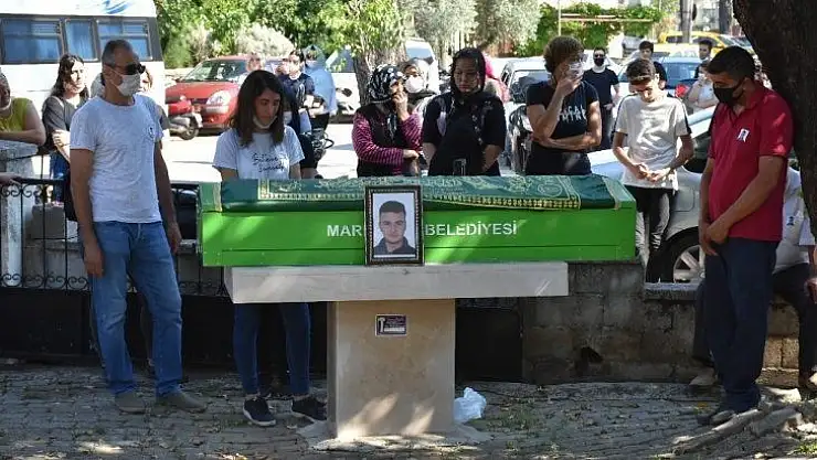 Marmaris'te üzerine su deposu düşerek ölen genç toprağa verildi